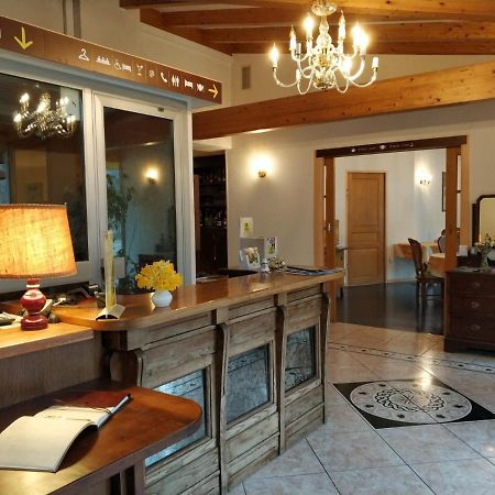 Logis Hotel Calisola Besancon - Soiree Etape Chalezeule エクステリア 写真